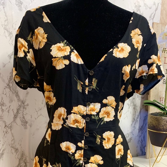 Pretty F21 floral dress - Picture 2 of 5